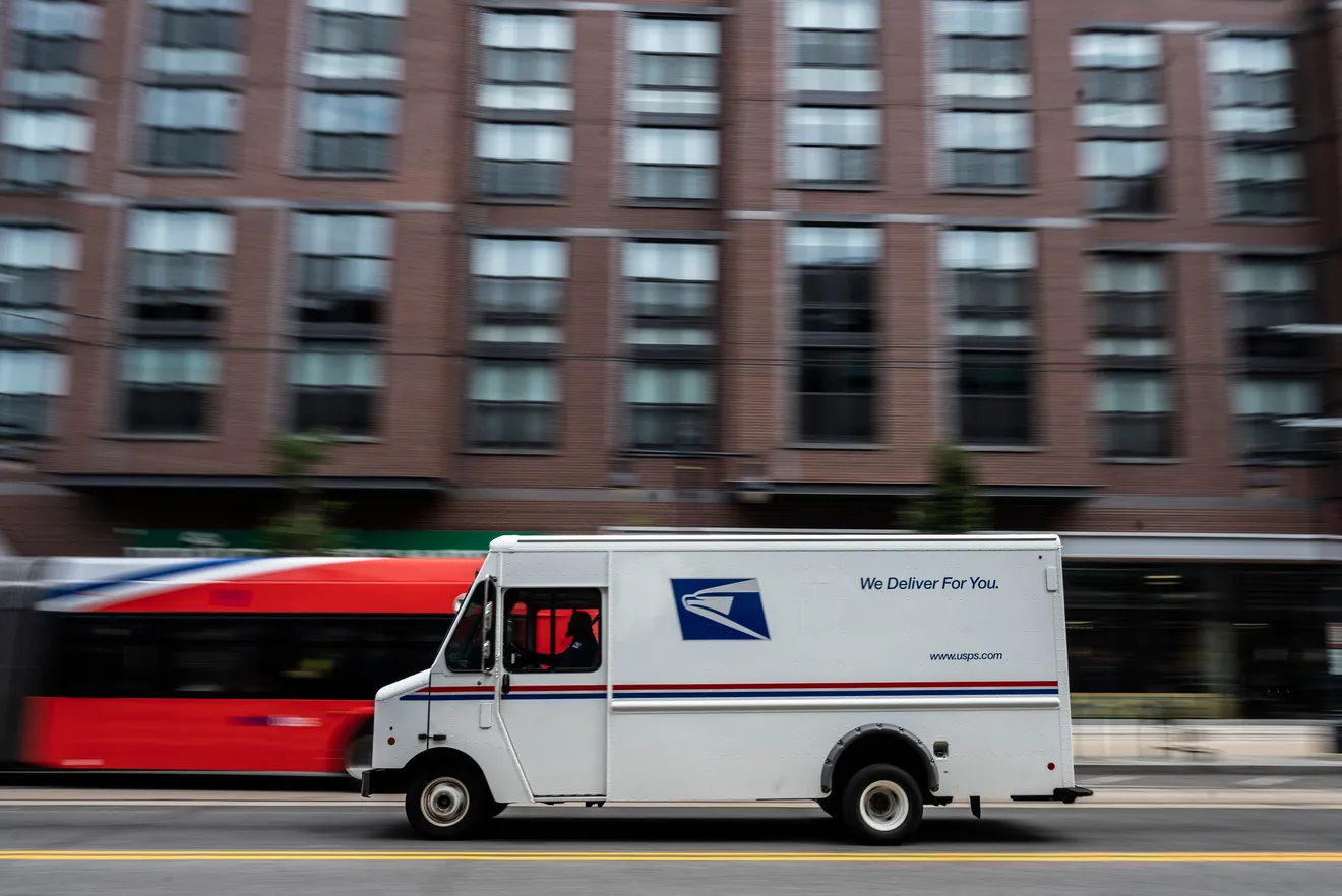 Read more about the article Vanishing paychecks: How hundreds of USPS workers fell prey to a fake website scam